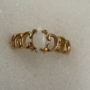 18K Elegant Gold and White Women's Ring Size 6
